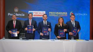 En la conmemoración del Día Nacional de la Lucha contra la Corrupción el presidente de la Espriella entrega del Libro de la Verdad
