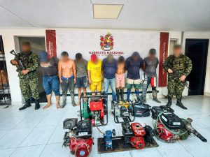 Ocho mineros que financiaban al frente Iván Díaz fueron capturados por las autoridades.